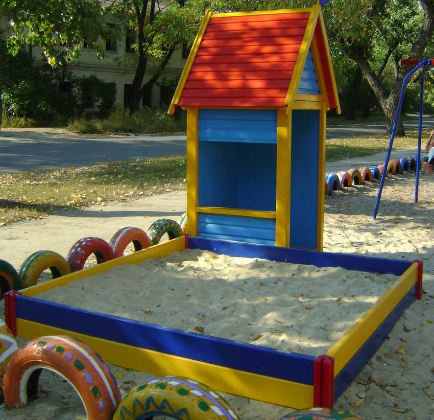 Детская площадка с песочницей фото